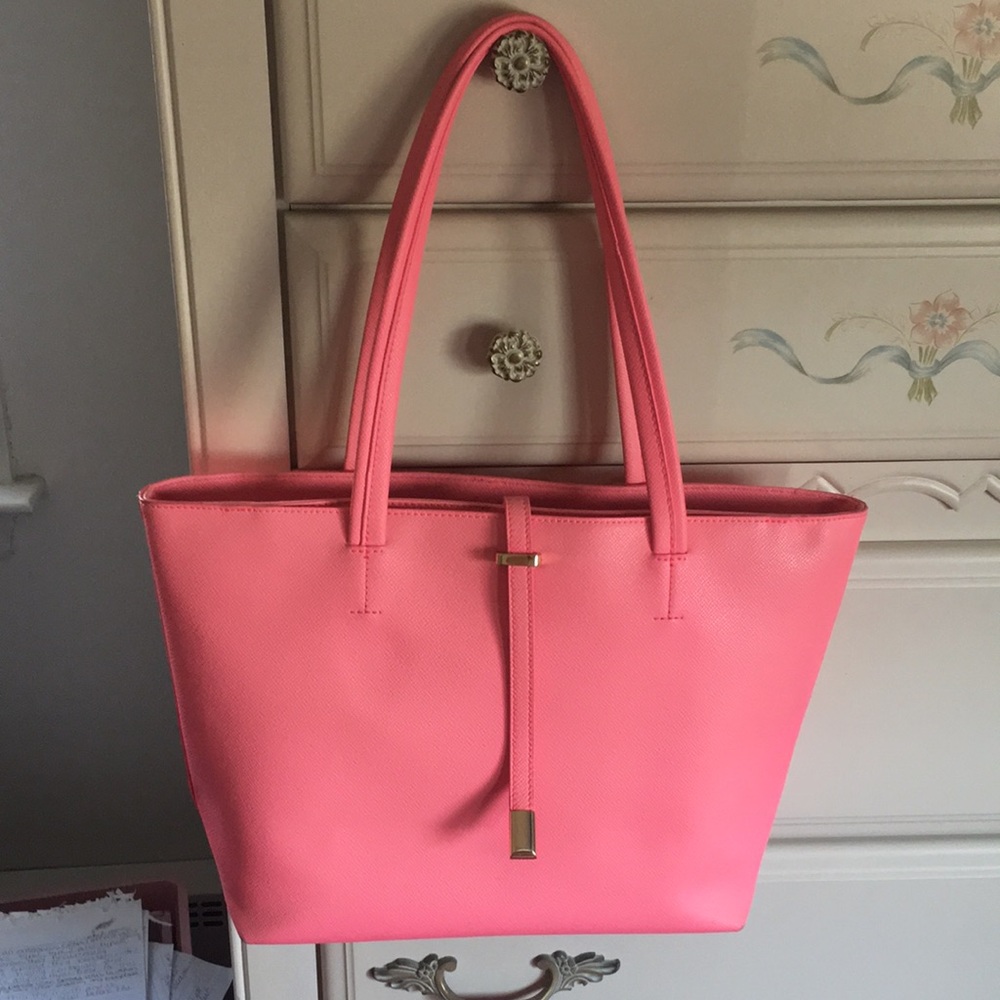 🎀 Vince Camuto tote!